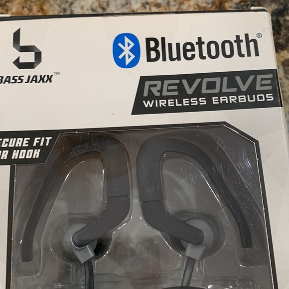 Bluetooth revolve wireless earbud - Picture 3 of 5
